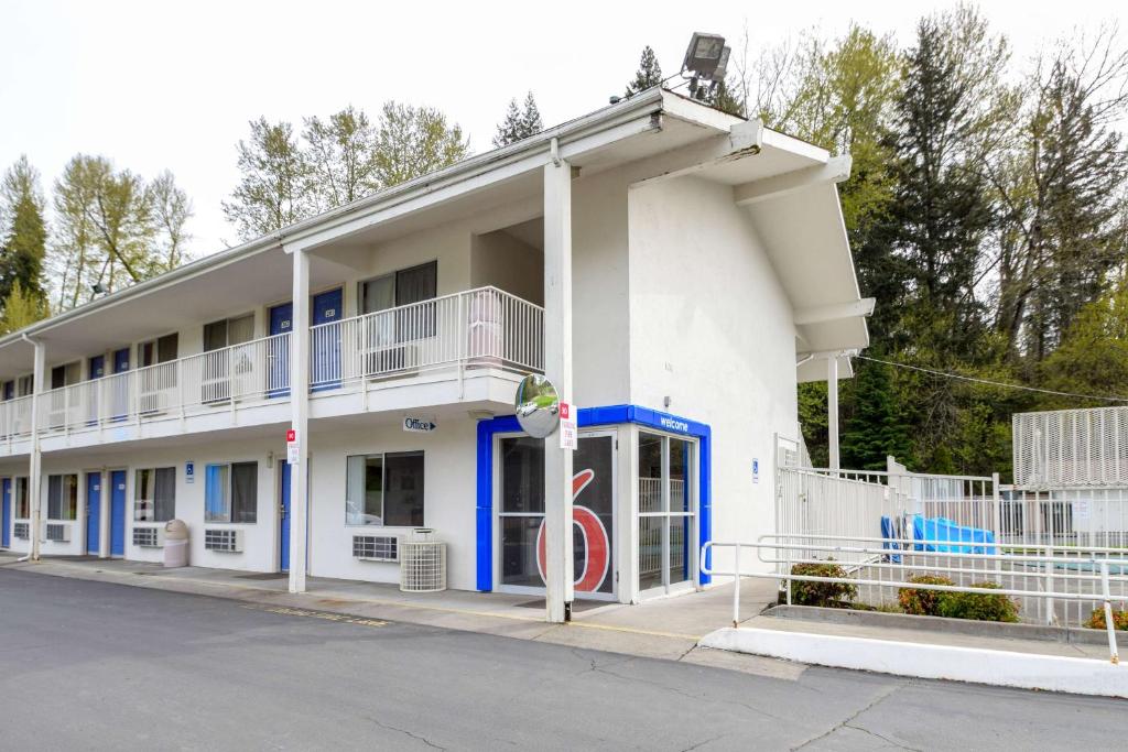 Motel 6-Kelso WA - Mt. St. Helens Main image 1